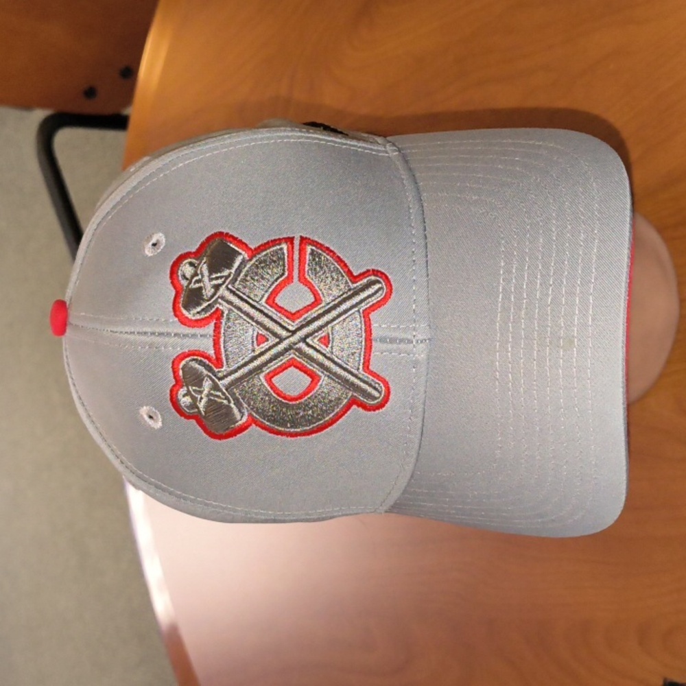 Reebok Chicago Blackhawks Center SuperFlex Embroidered Fitted Cap Hat S/M